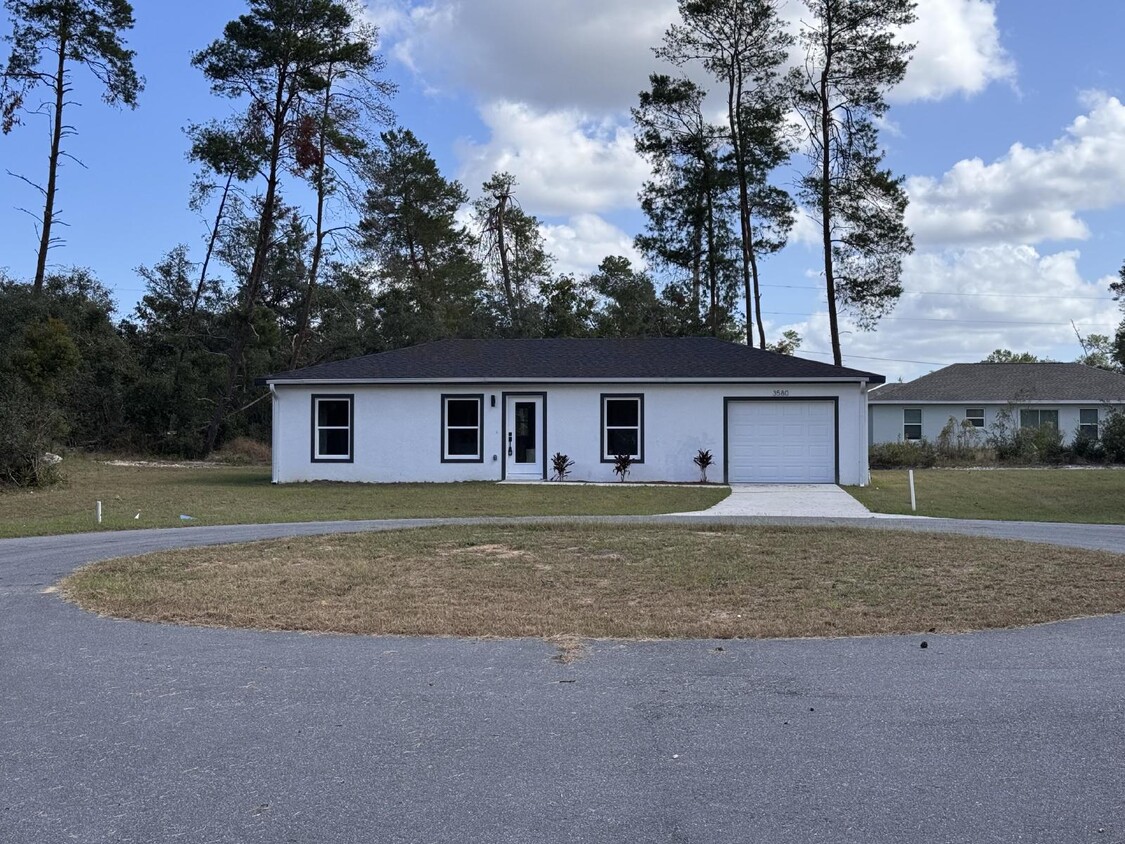 Foto principal - Charming 3 Bedroom Home for Rent in Ocala, FL