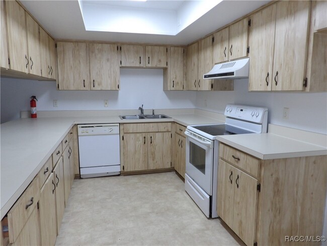 Building Photo - 9785 E Goldfinch Ln