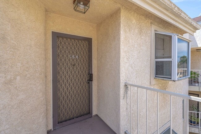 Building Photo - Charming 2 Bed Condo