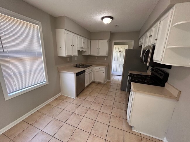 Building Photo - 6109 Geronimo Cir NW