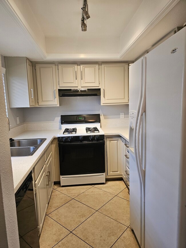 Building Photo - 2867 Bamboo Ct