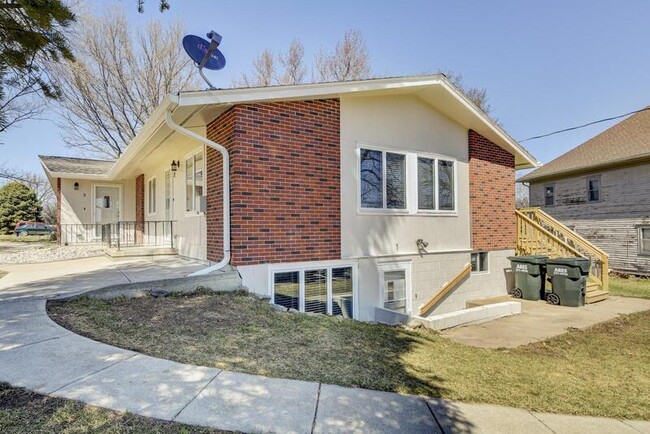 Building Photo - 804 N 28th Ave