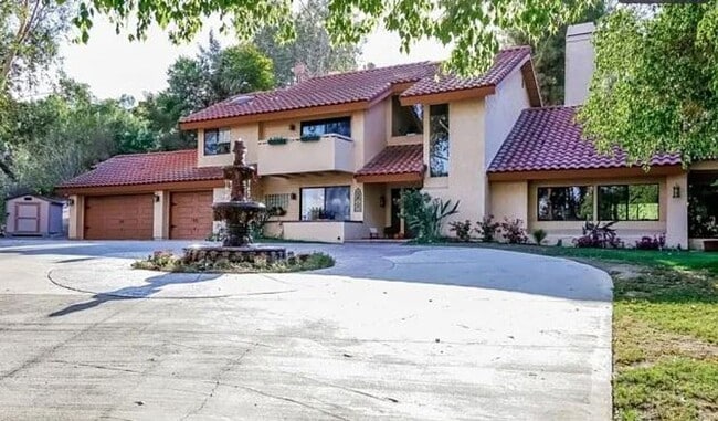 Foto del edificio - Spacious 5-Bedroom Home for Rent in Prime ...
