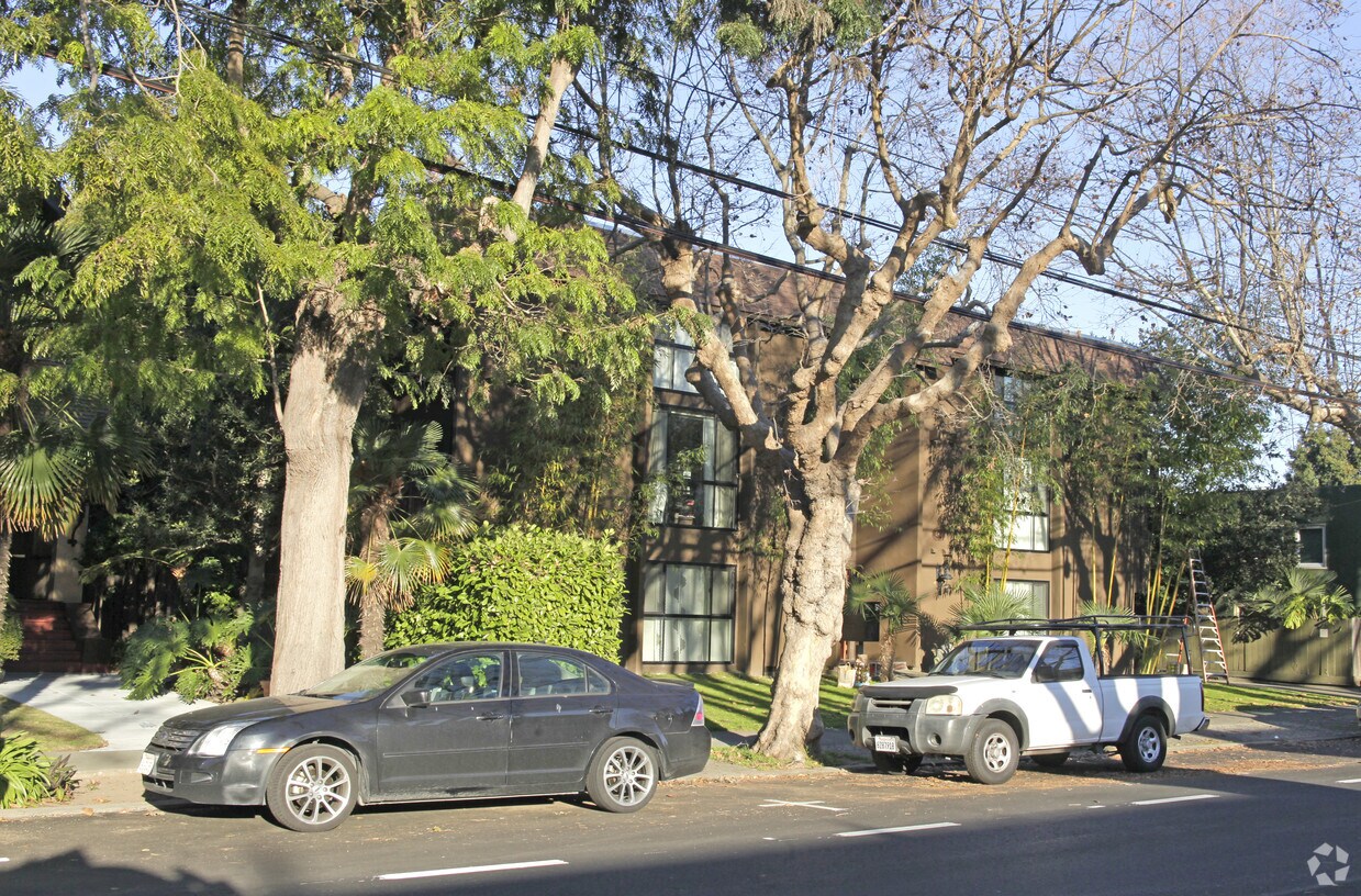 Building Photo - Casa Luja