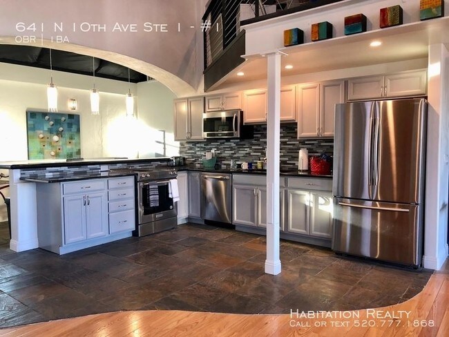 Building Photo - bedroom in Tucson AZ 85705