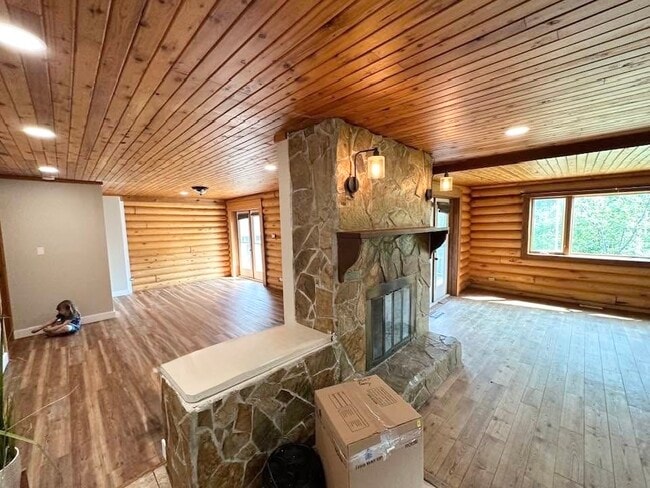 Photo du bâtiment - 6748 Old Fort Rd