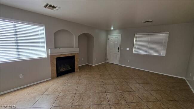 Building Photo - 5769 Old Colony Dr