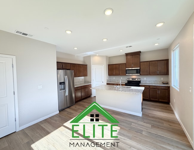 Building Photo - Located in the newly developed Park Place ...