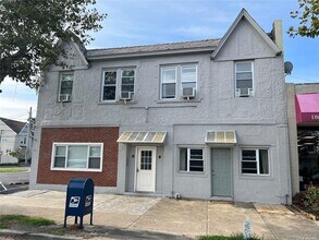 Building Photo - 1885 Park St