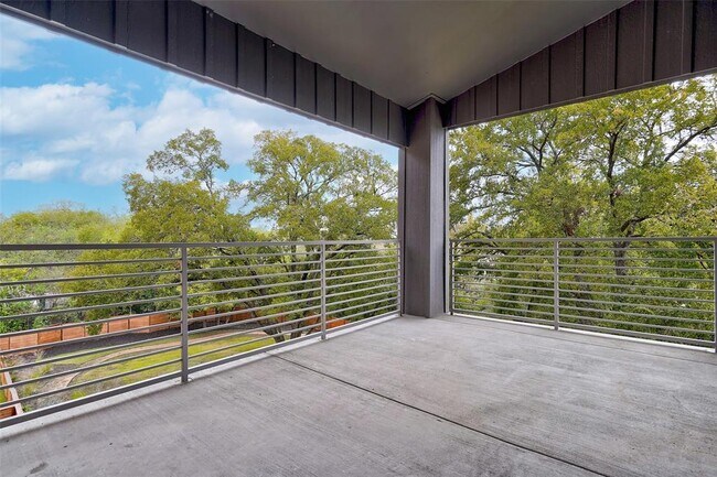 Building Photo - 100 Mockingbird Ln
