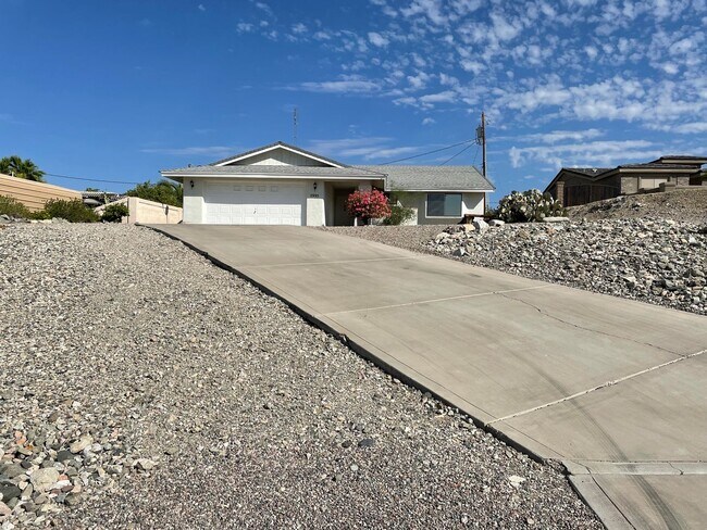 Building Photo - Unfurnished Long Term House!