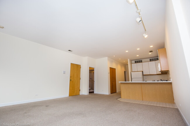 Building Photo - 2863 N Clark St