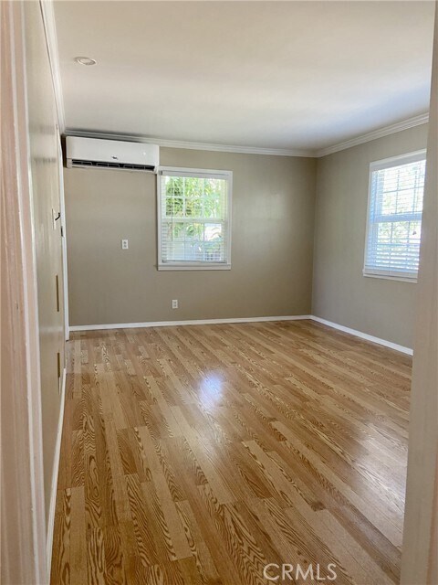 Foto del edificio - 230 W 2nd St