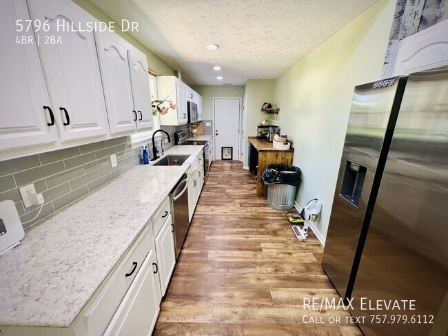 Foto del edificio - 5796 Hillside Dr