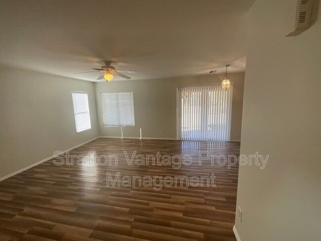 Foto del edificio - 1064 S 167th Ln