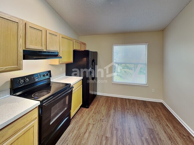 Building Photo - 1080 Camelia St