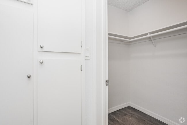 Studio 465-520 SF - Mitchell Arms Apts.