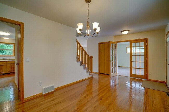 Building Photo - 1233 Jasmine Dr