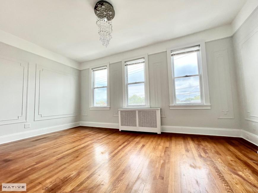 Foto principal - 2 bedroom in MASPETH NY 11378