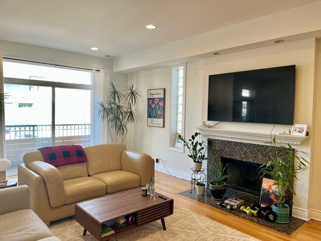 Building Photo - 817 N Bishop St