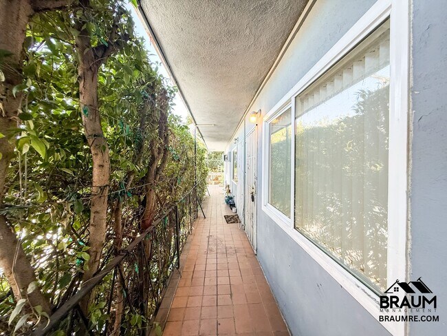 Foto del edificio - 15546 Vanowen St