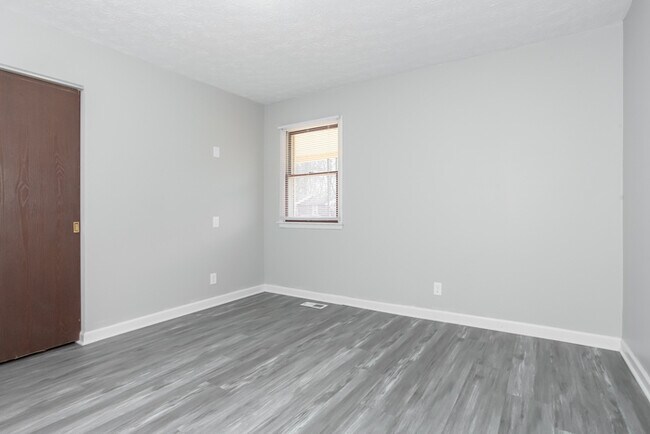 Building Photo - 2456 Bendel Dr