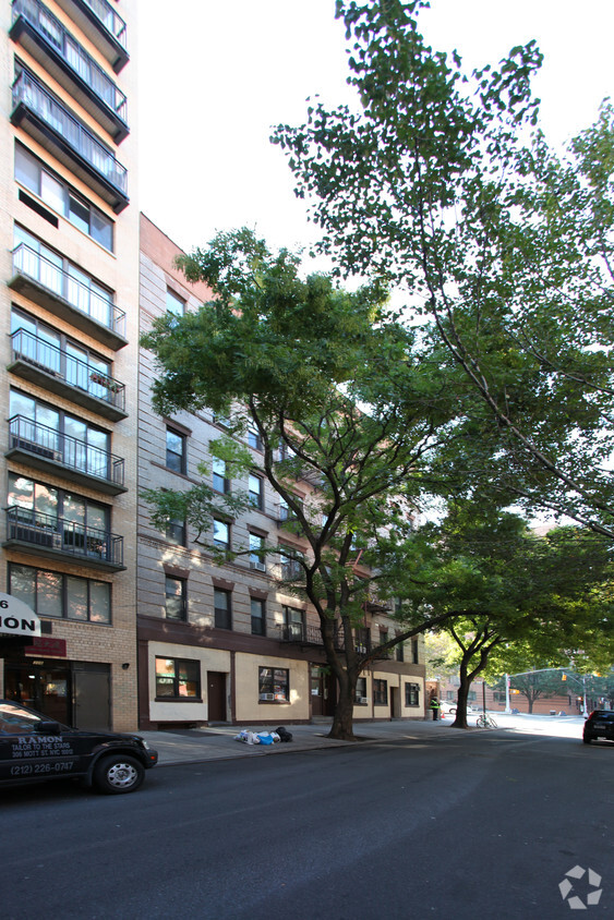 Primary Photo - 302 Mott St