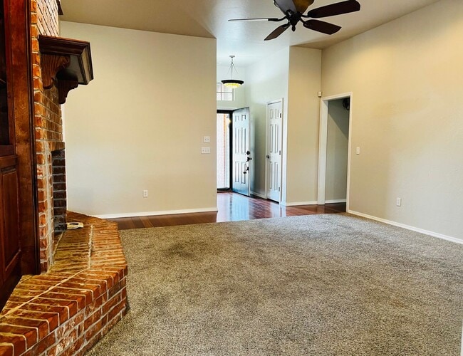 Photo - Gorgeous 3BD 2BA with Bonus Office Space in Del City!! House