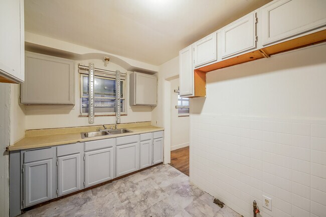 Building Photo - Beautiful Brick Home located on westside o...