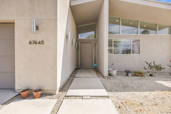 Foto del edificio - 67645 Long Canyon Ln