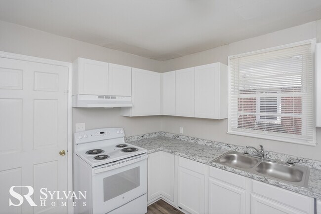 Building Photo - Beautiful 3BR 1BA