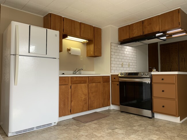 Building Photo - 321 1/2 Chapin St