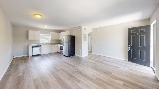 Photo - Lovely 2/1 apartment move in now- 1/2 off first month rent