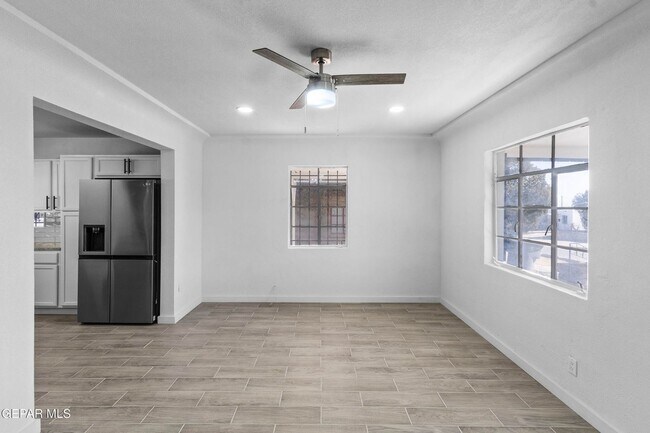 Foto del edificio - Beautiful Modern 3 bed-2 bath HOUSE locate...