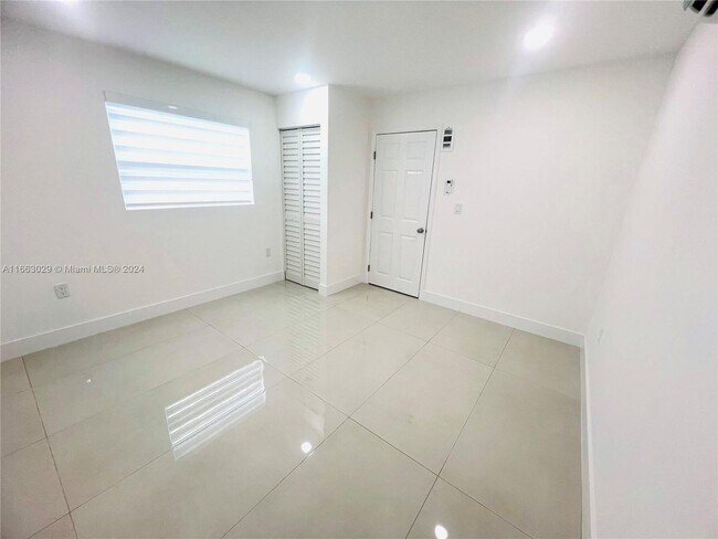 Building Photo - 651 SW 67th Ave