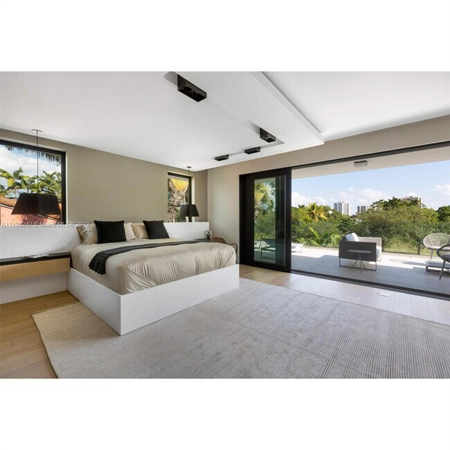 Foto del edificio - 2456 Prairie Ave