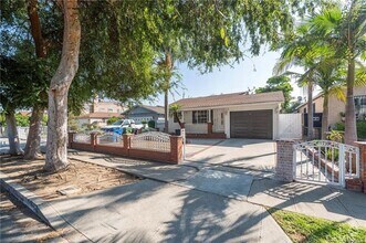 Building Photo - 1136 Cary Ave