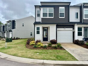 Building Photo - 3162 Hutton Gdns Ln
