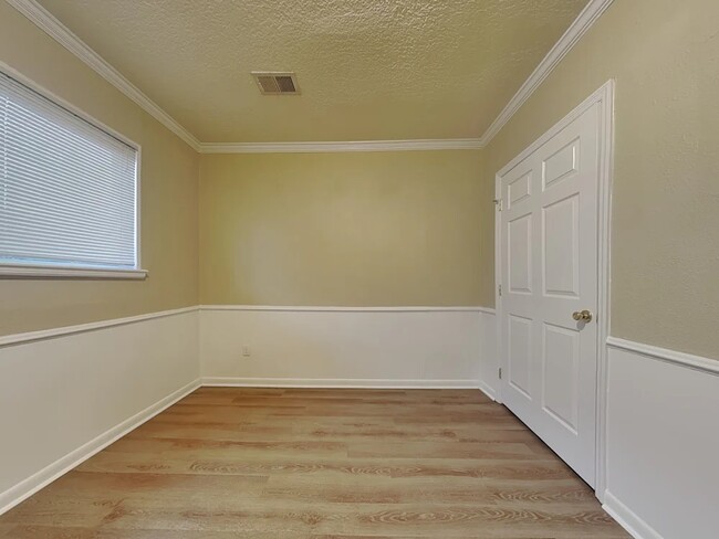 Building Photo - 3019 Pyramid Ave