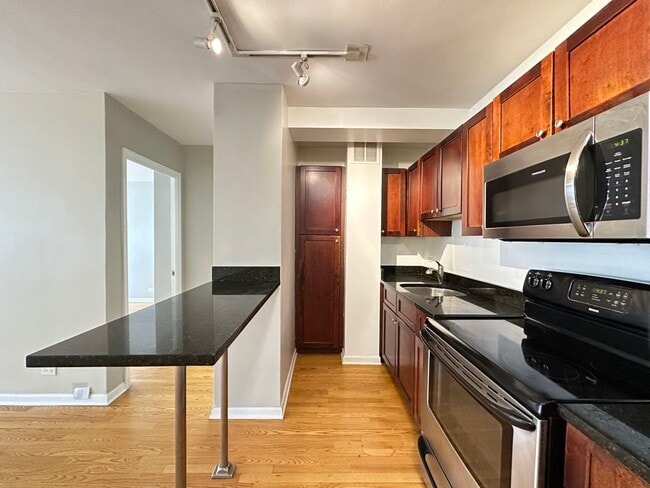 Foto del edificio - 4180 N Marine Dr