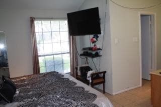 Building Photo - 112 E Denton Dr