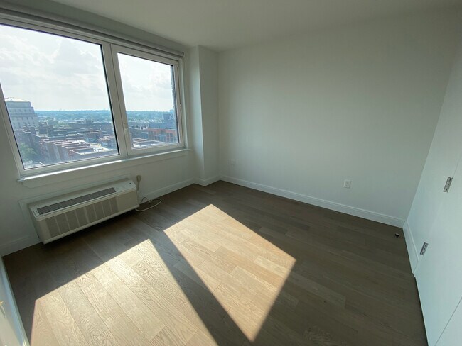 Building Photo - 152-11 89th Ave