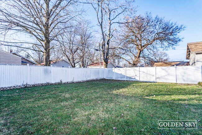 Building Photo - 1201 S Luick Ave