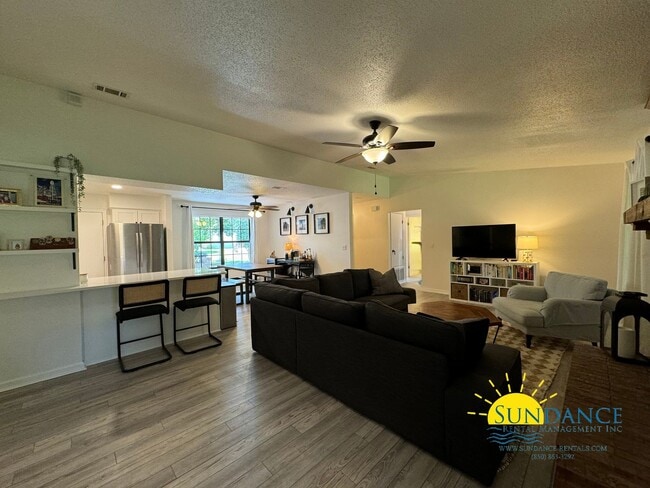 Building Photo - Charming FULLY renovated 3BR/2BA Brick Hom...