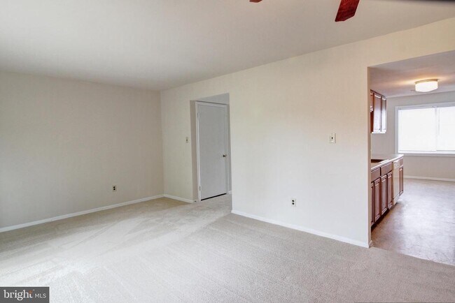 Foto del edificio - 8388 Revelation Ave