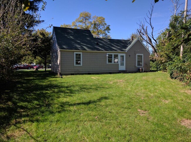 Rear - 3420 N Leroy Ave
