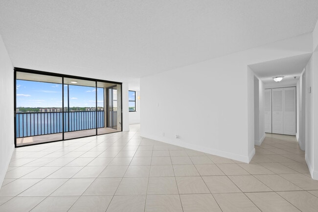 Foto del edificio - 105 Lake Emerald Dr
