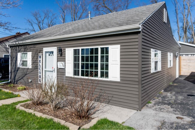 Building Photo - 186 Harrington Ave