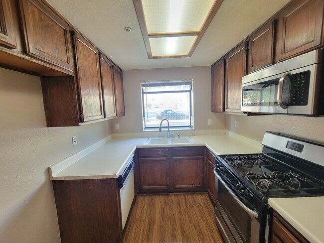Foto del edificio - 1034 E 6th St