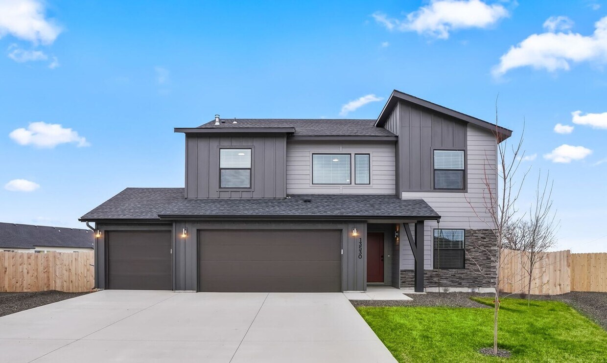 Foto principal - 4BA/2.5BA NEW CONSTUCTION HOME ON .23 ACRE...